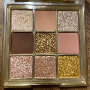 Huda Beauty Gold Obsessions eyeshadow palette